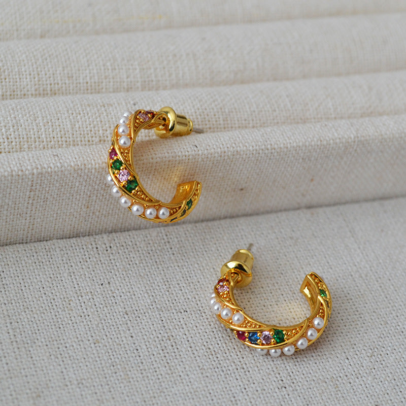 Romantic Gold Earring for Special Moments