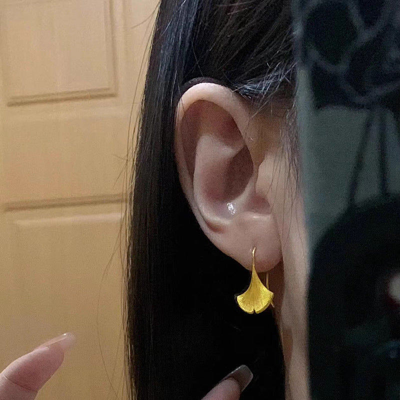 Elegant Gold Earring for Every Occasion