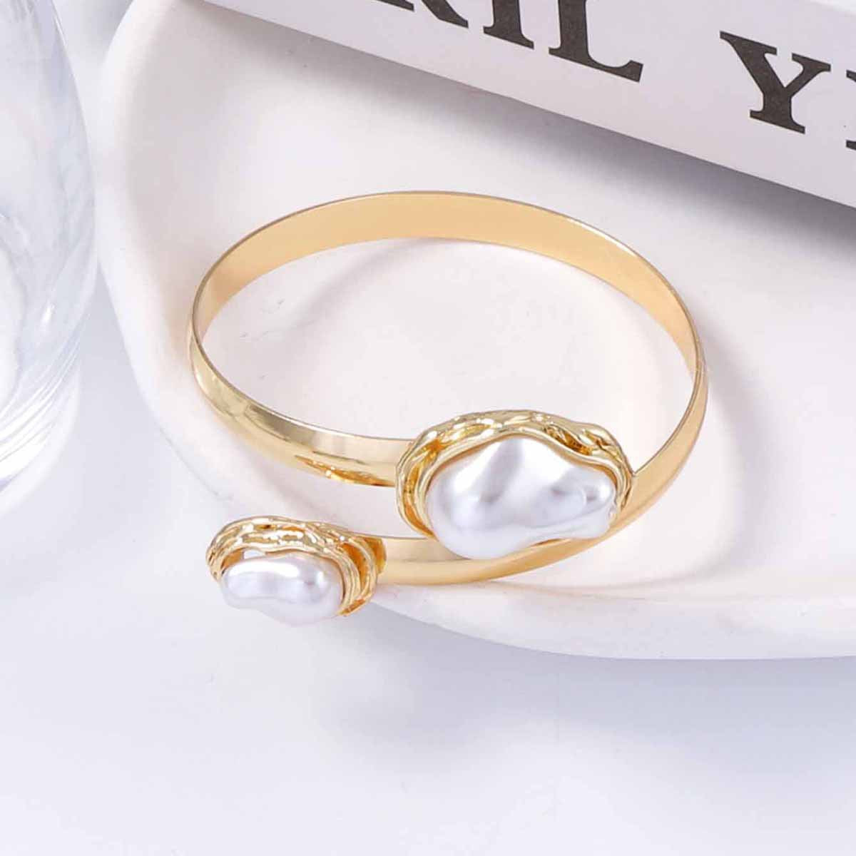 Stunning Pearl Bracelet for Daily Wear