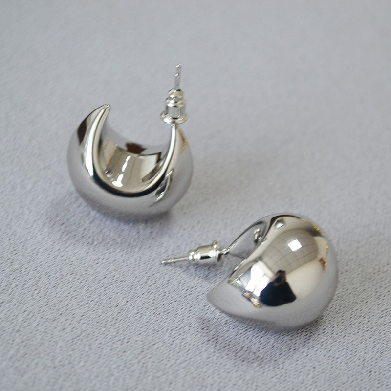 Classic Gold Earring with Timeless Appeal