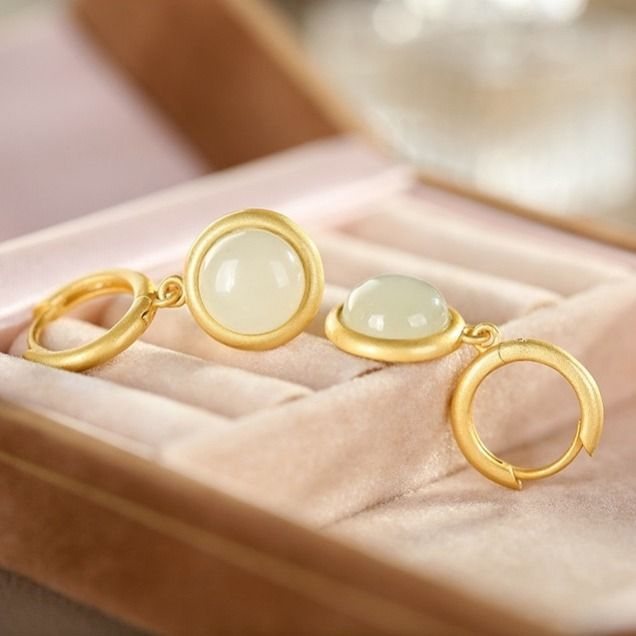 Charming Silver Earring for Any Occasion