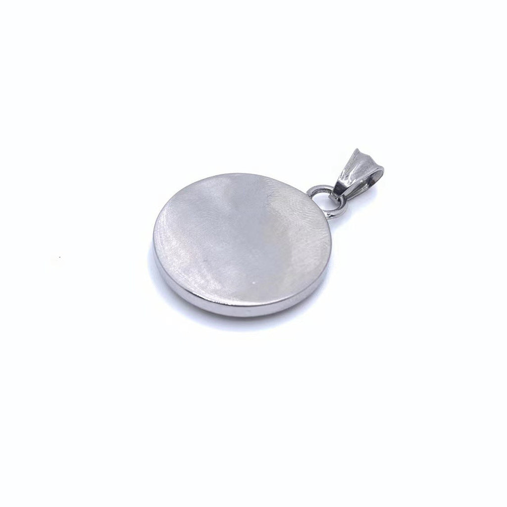Classic Gold Pendant with Timeless Appeal