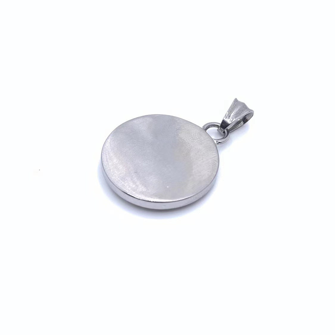 Classic Gold Pendant with Timeless Appeal