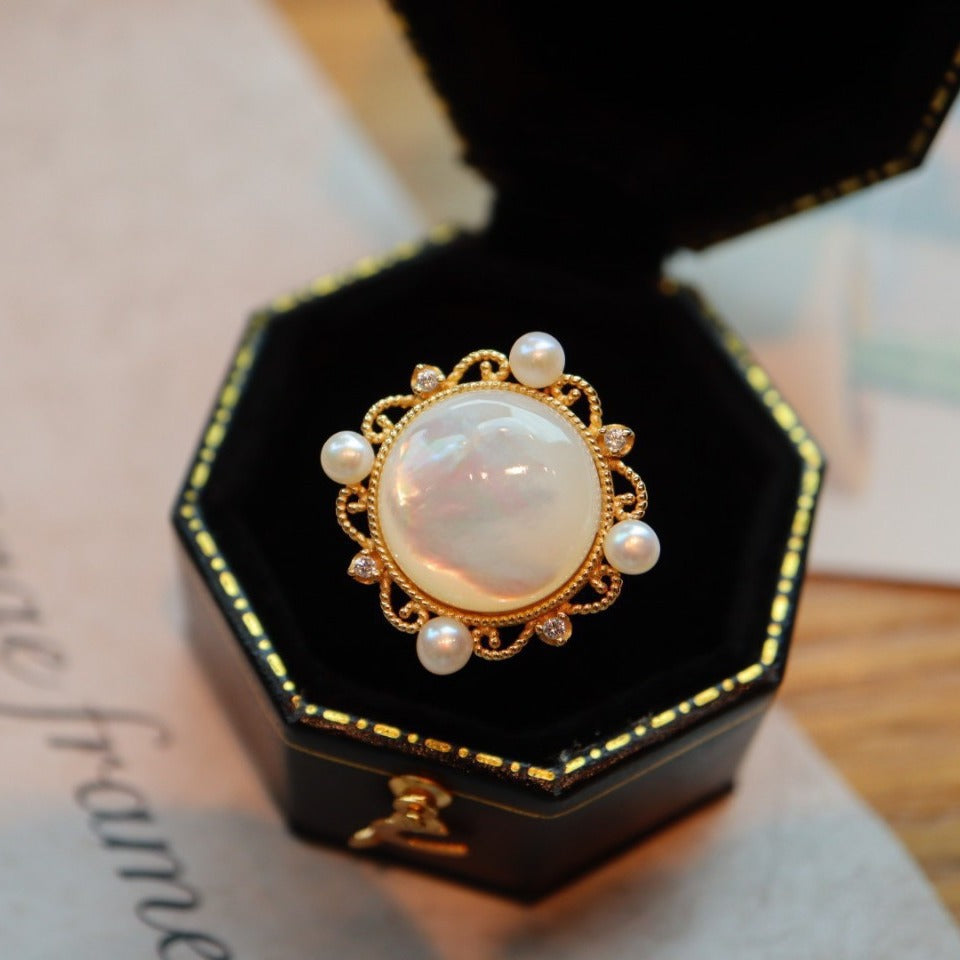 Charming Gold Earring for Any Occasion