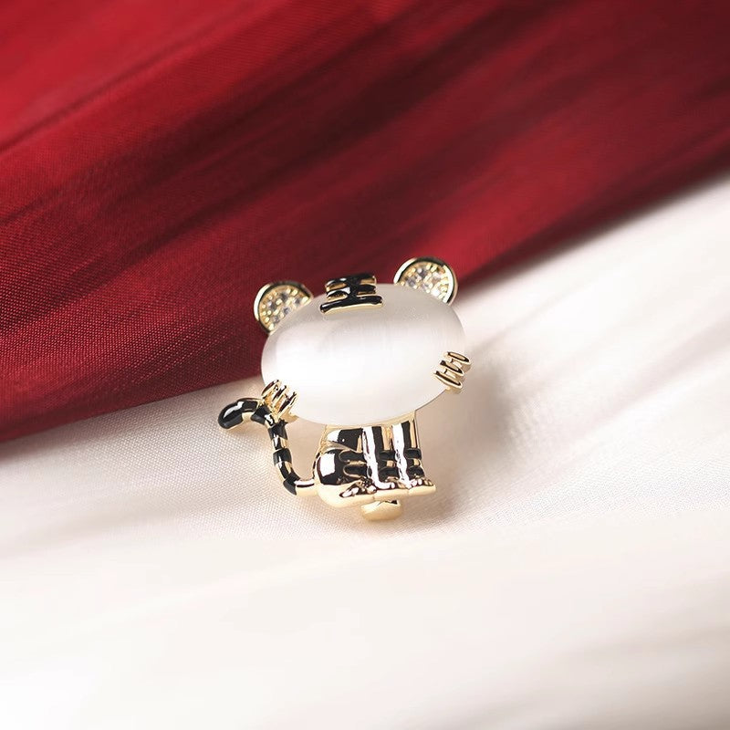 Beautiful Silver Piece with Unique Style