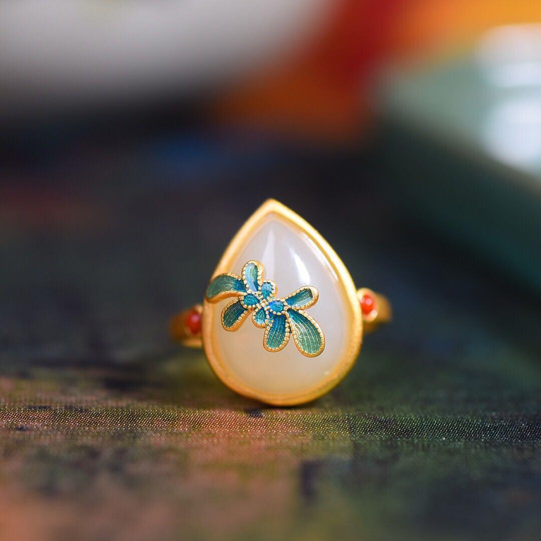 Romantic Silver Ring for Special Moments