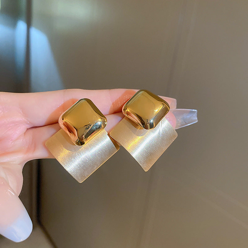 Elegant Gold Earring for Every Occasion