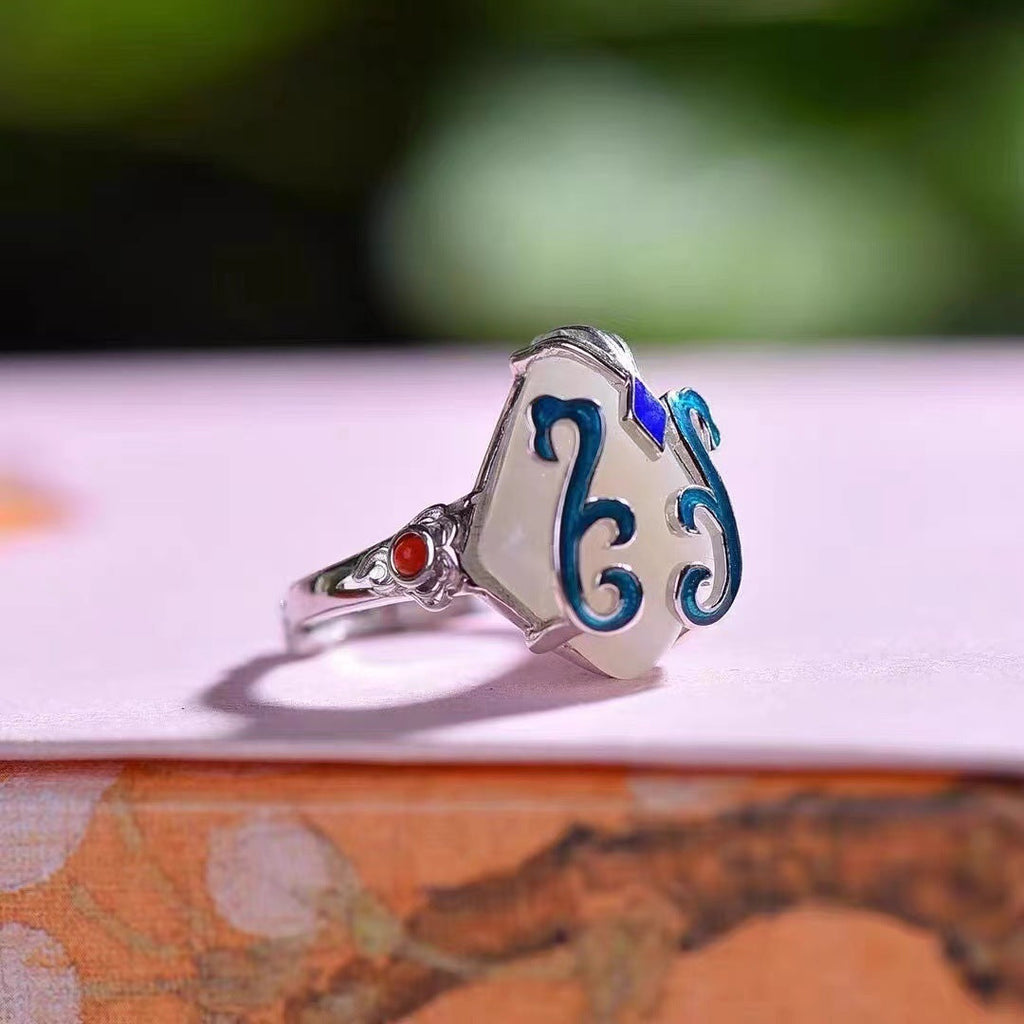 Charming Silver Ring for Any Occasion