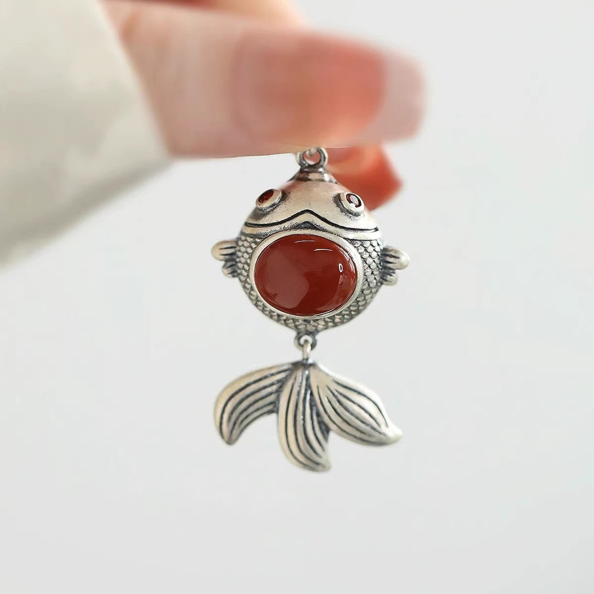 Romantic Silver Necklace for Special Moments