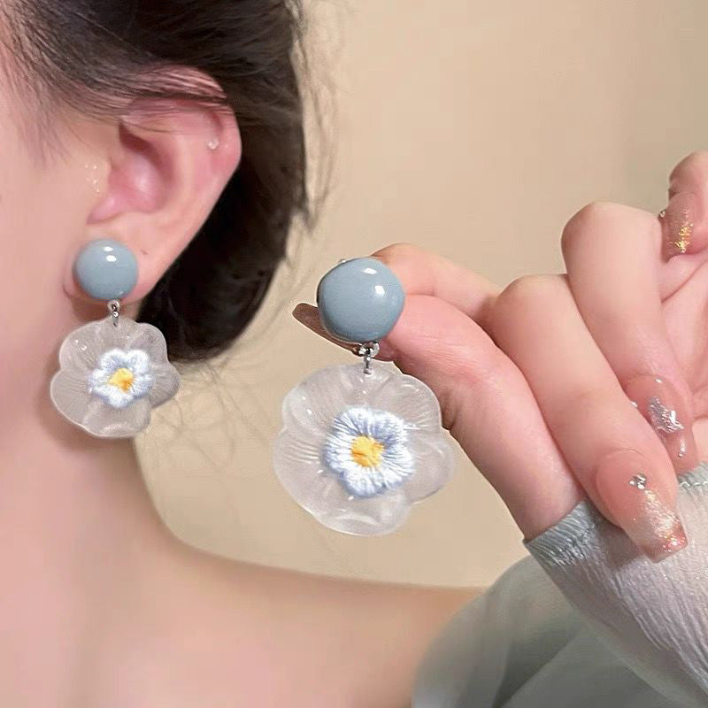 Charming Earring for Any Occasion