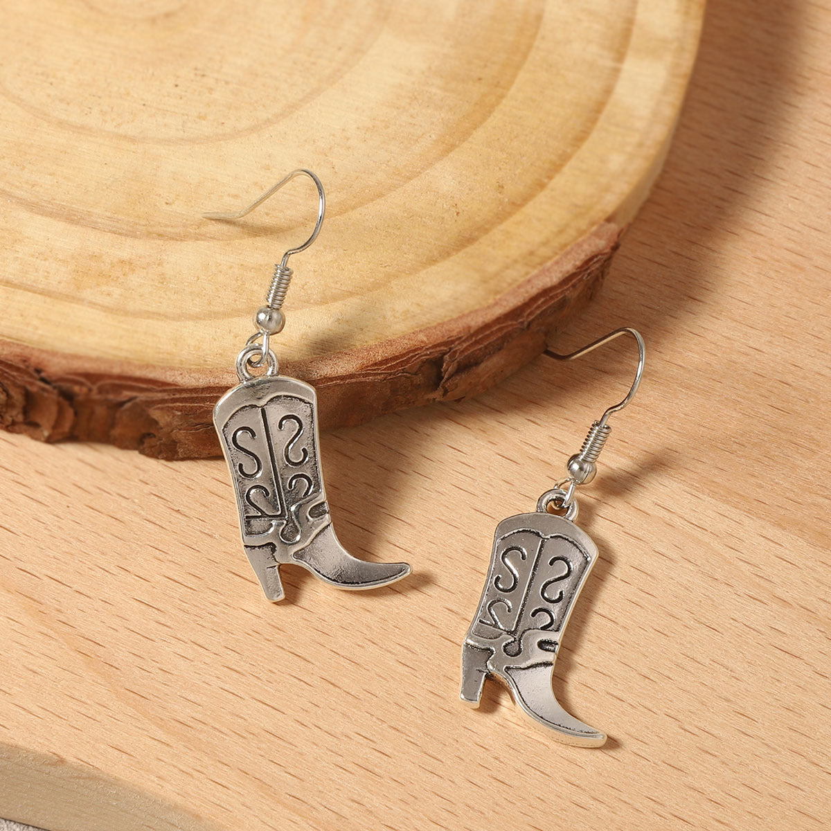 Charming Silver Earring for Any Occasion