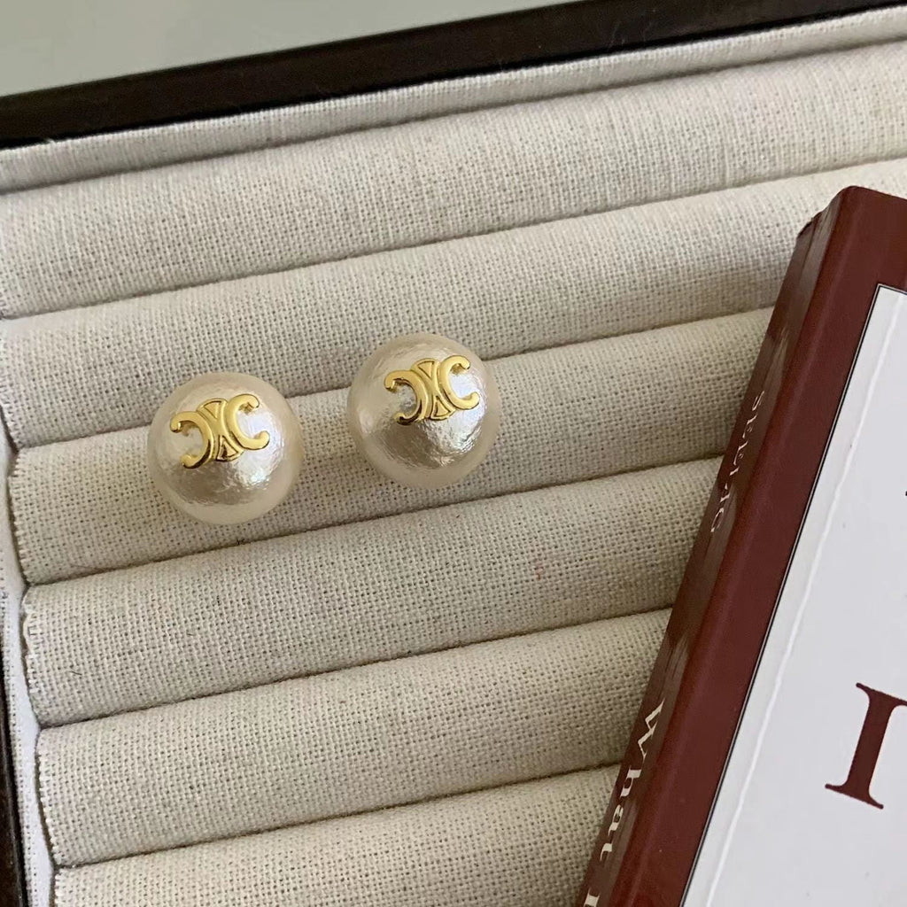 Charming Pearl Earring for Any Occasion