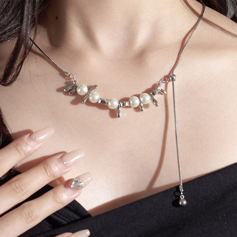 Romantic Silver Necklace for Special Moments