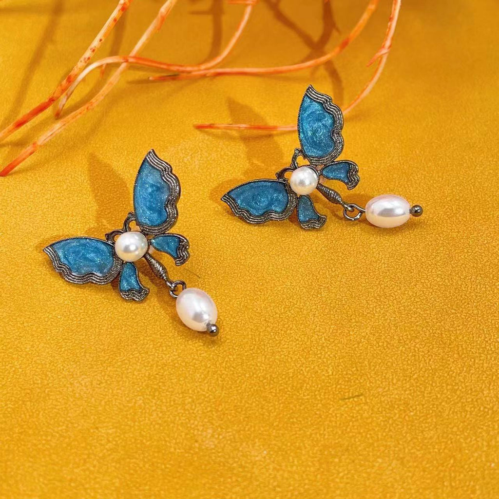 Charming Gold Earring for Any Occasion