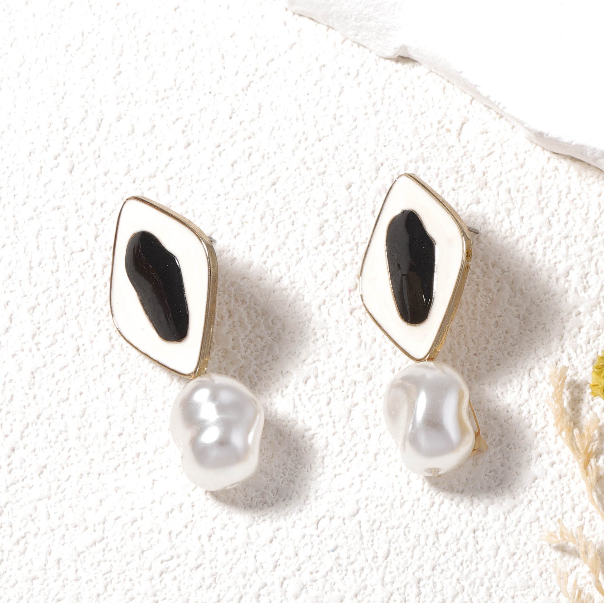 Stunning Pearl Earring for Daily Wear