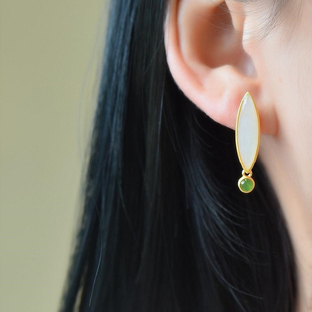Charming Silver Earring for Any Occasion