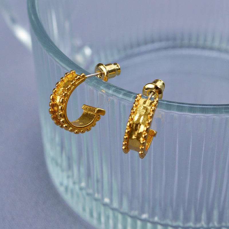 Charming Gold Earring for Any Occasion
