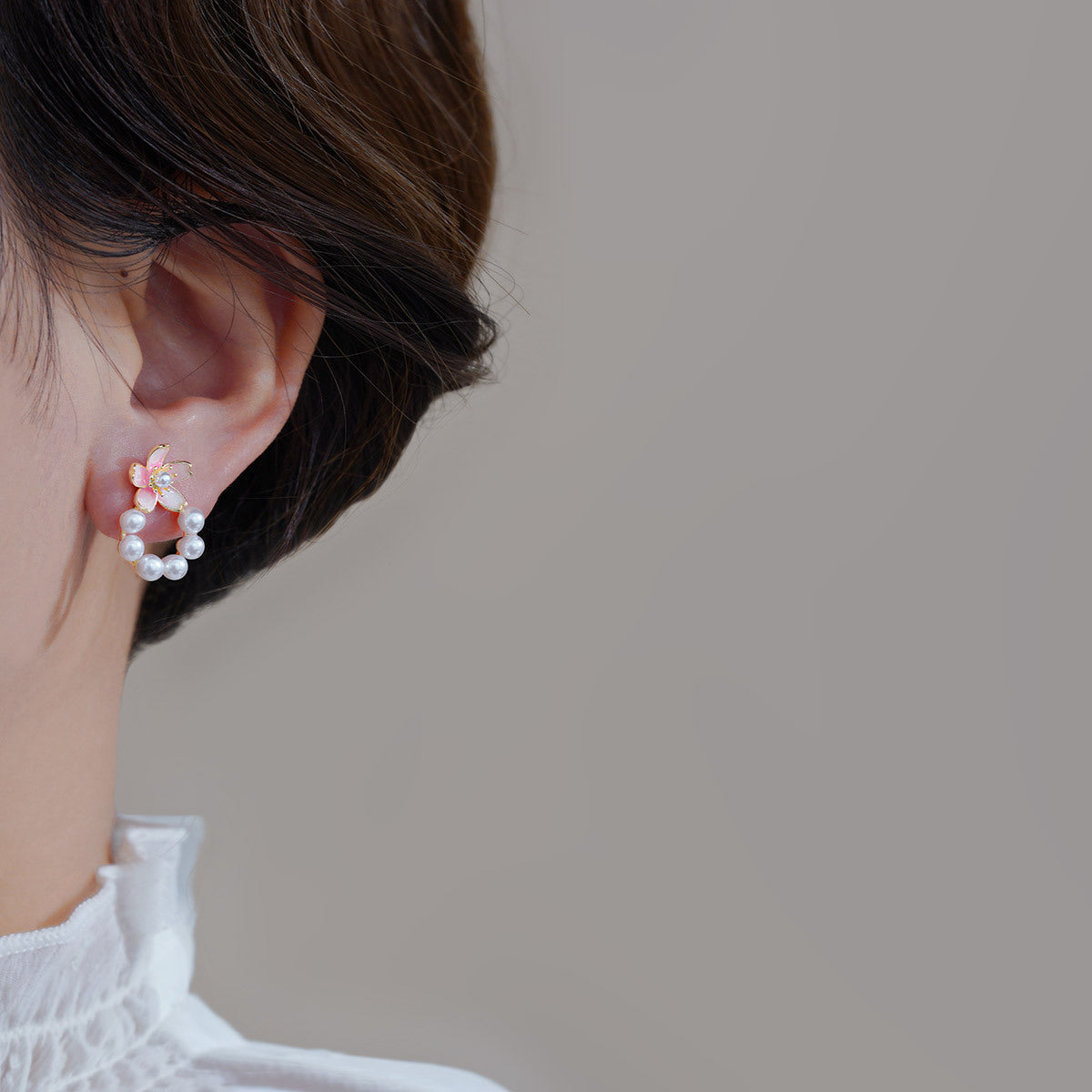 Classic Pearl Earring with Timeless Appeal