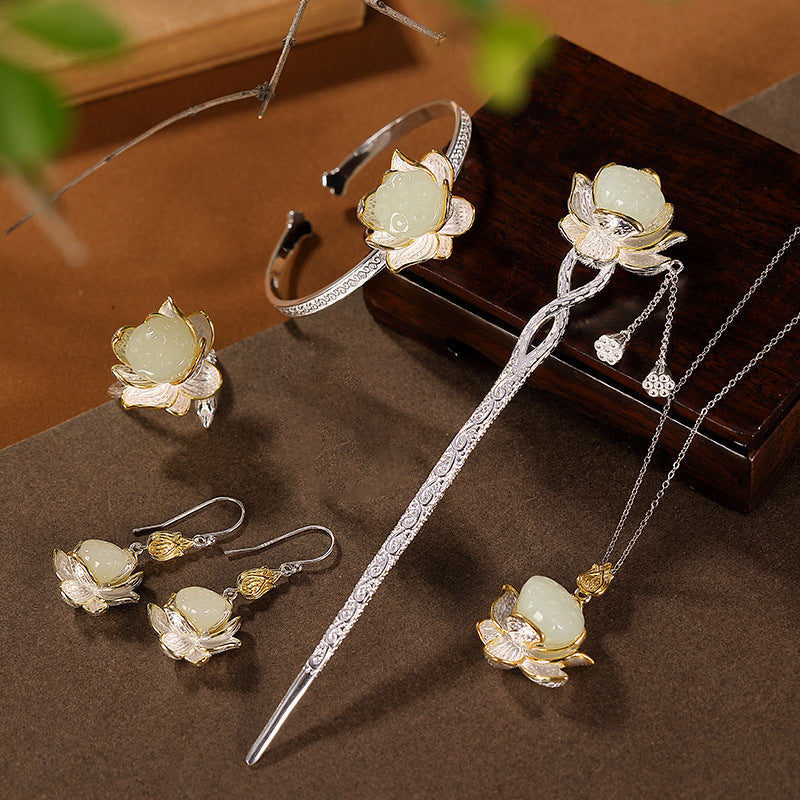 Charming Gold Earring for Any Occasion
