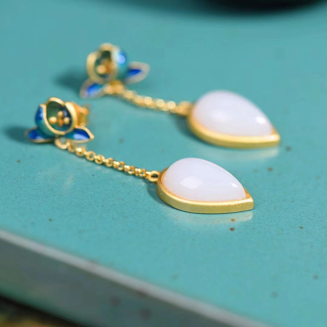 Charming Silver Earring for Any Occasion