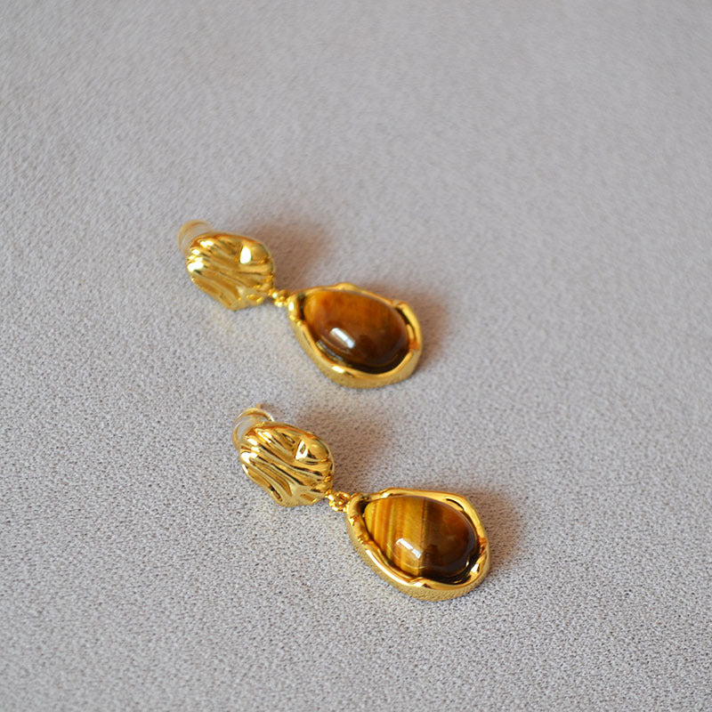 Beautiful Gold Earring with Unique Style