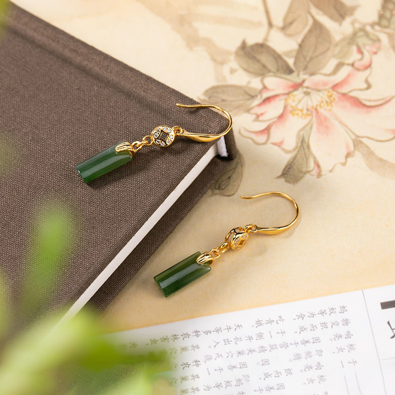Romantic Silver Earring for Special Moments