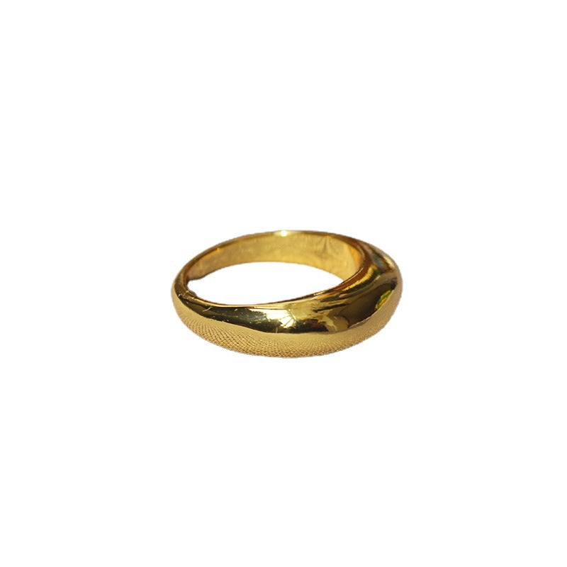 Classic Gold Ring with Timeless Appeal