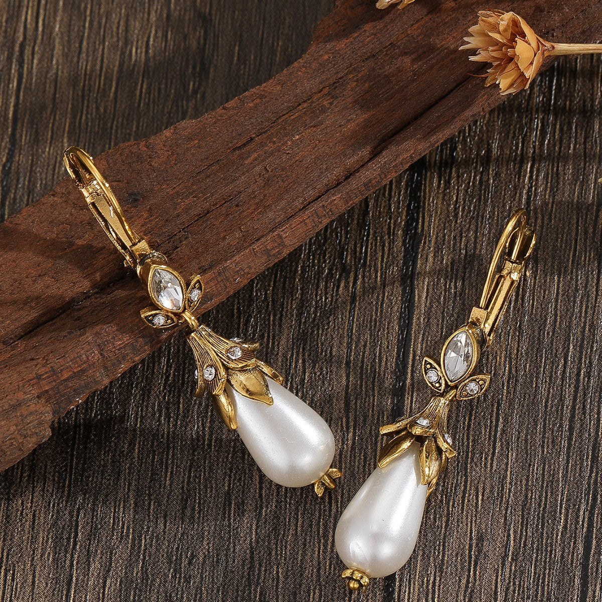 Charming Pearl Earring for Any Occasion