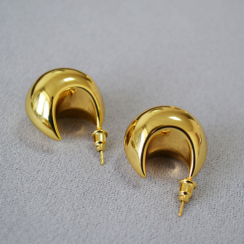 Classic Gold Earring with Timeless Appeal
