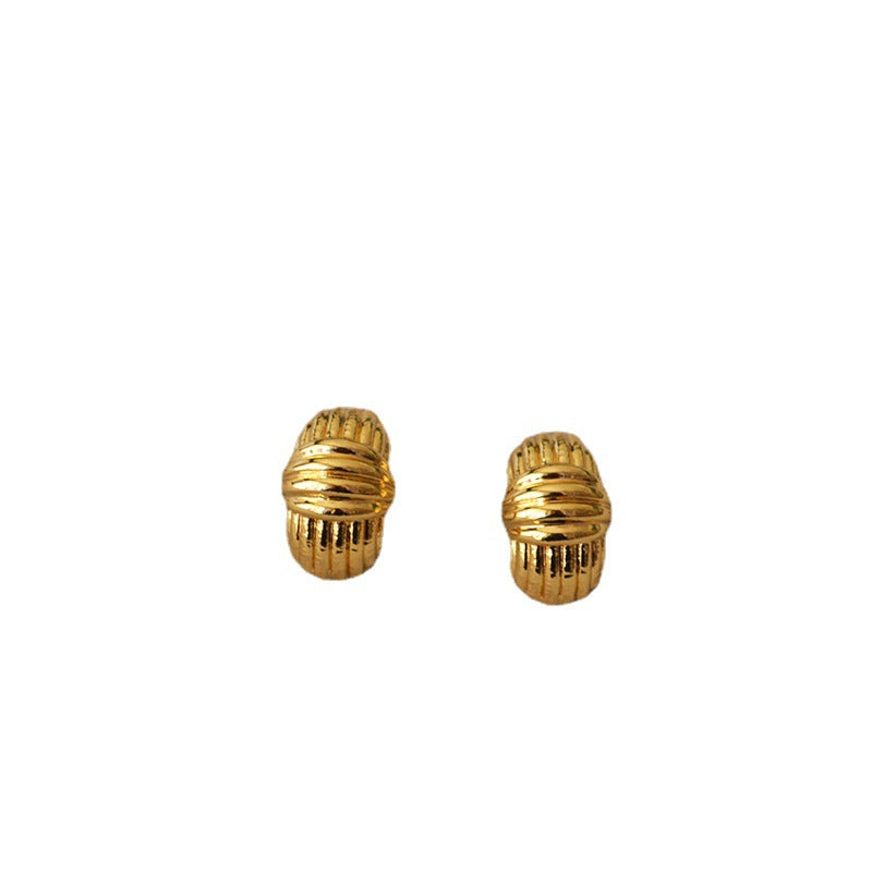 Romantic Gold Earring for Special Moments