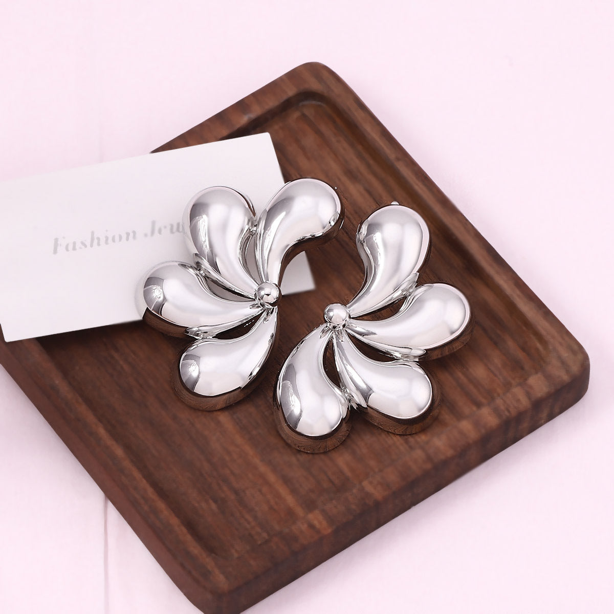 Charming Earring for Any Occasion