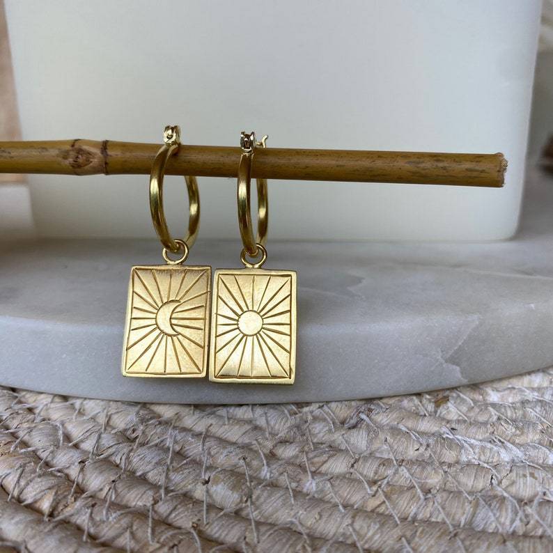 Romantic Gold Earring for Special Moments