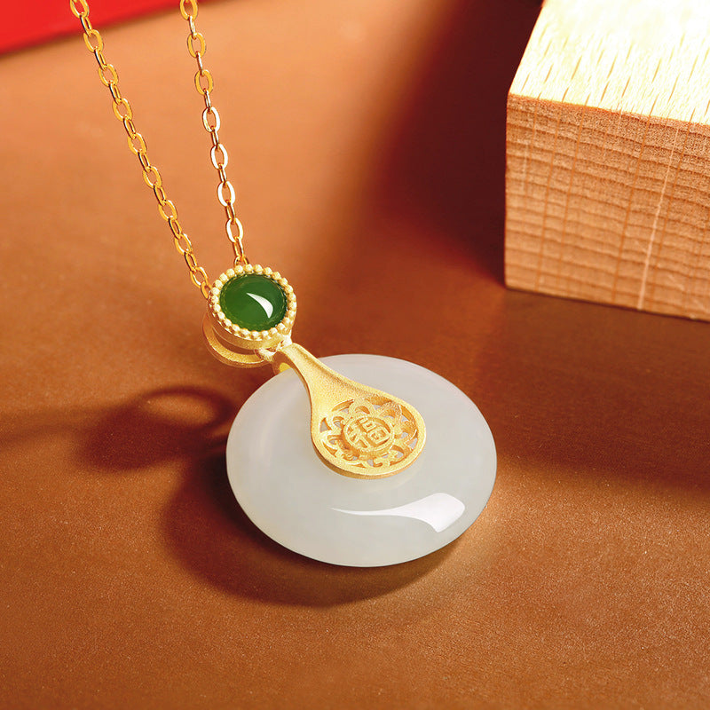 Classic Silver Necklace with Timeless Appeal