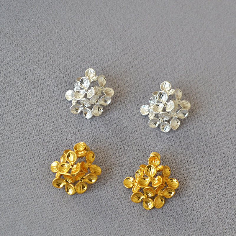 Classic Gold Earring with Timeless Appeal