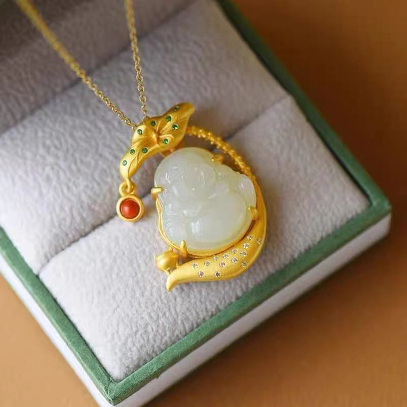 Classic Silver Necklace with Timeless Appeal