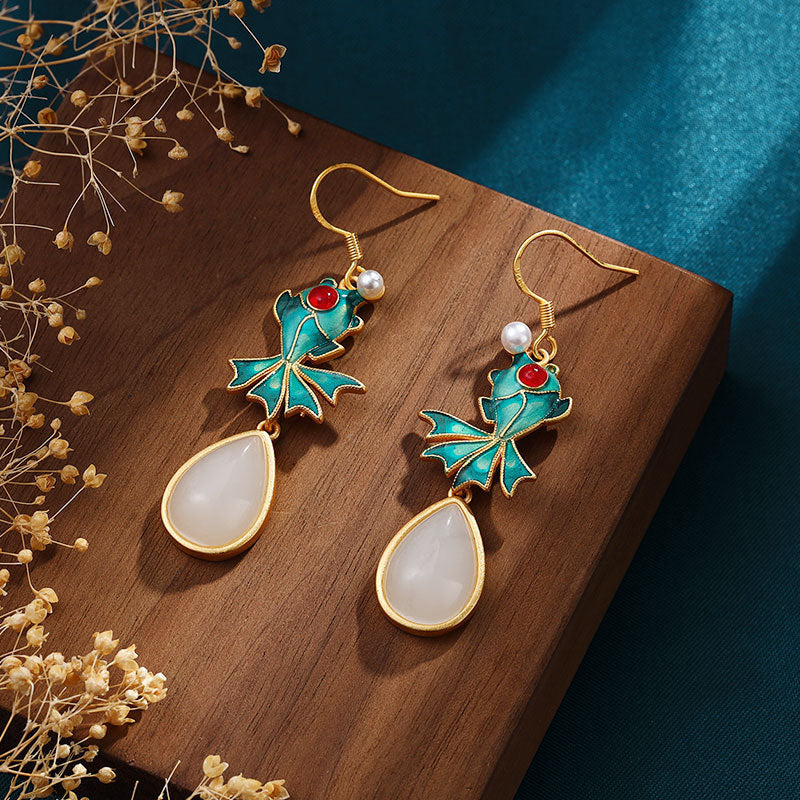 Romantic Silver Earring for Special Moments