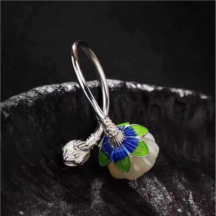 Charming Silver Ring for Any Occasion
