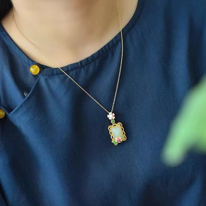 Charming Silver Pendant for Any Occasion