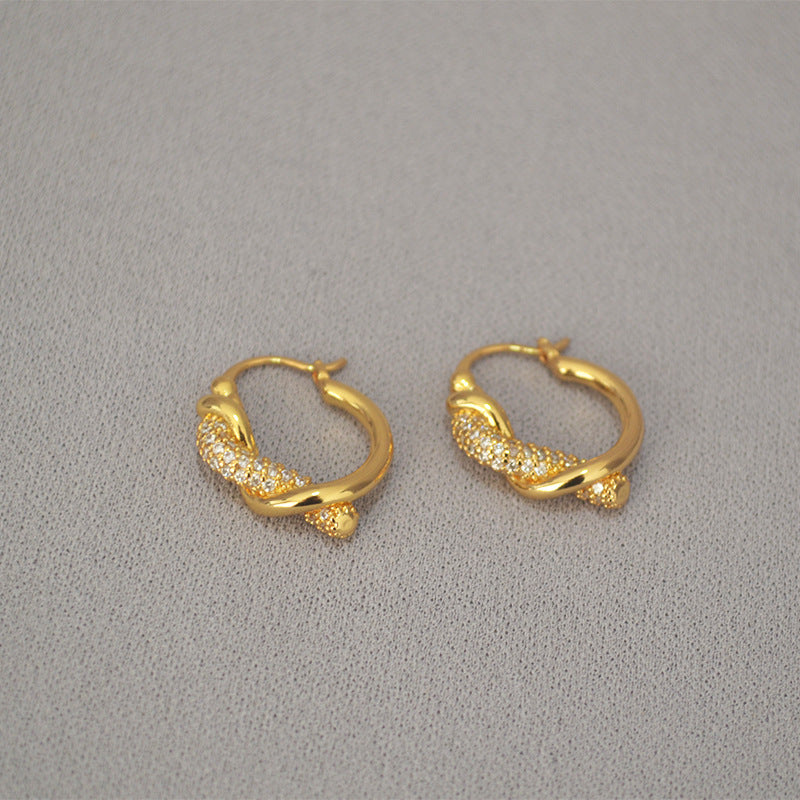 Classic Gold Earring with Timeless Appeal