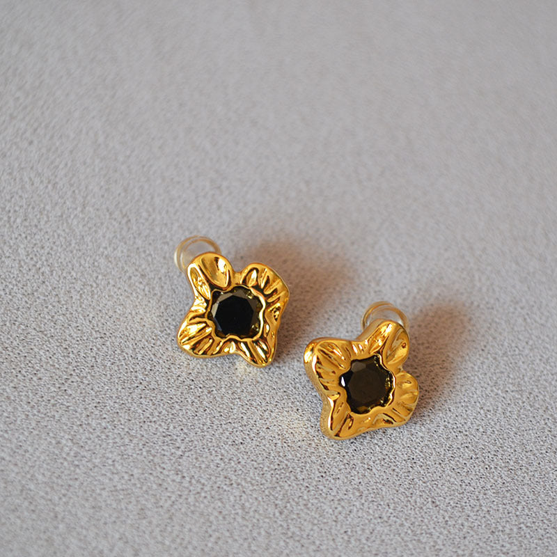 Classic Gold Earring with Timeless Appeal
