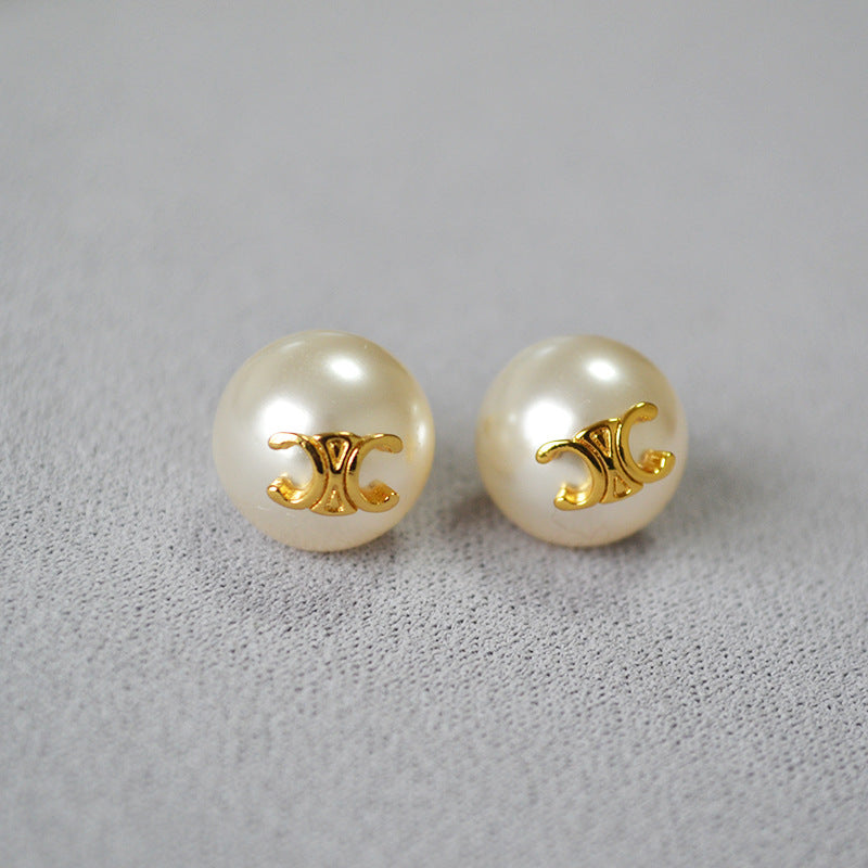 Charming Silver Earring for Any Occasion