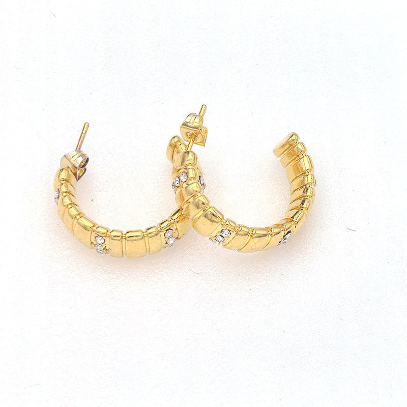 Beautiful Gold Earring with Unique Style