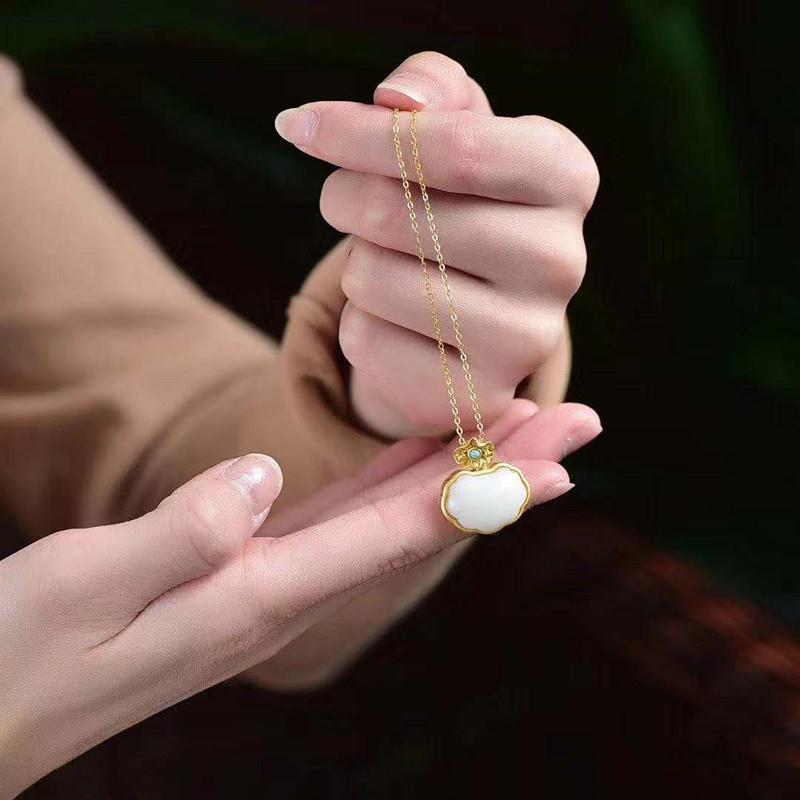 Beautiful Gold Pendant with Unique Style