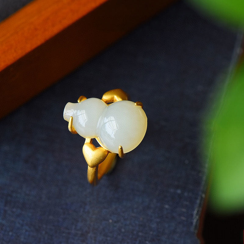 Classic Silver Ring with Timeless Appeal