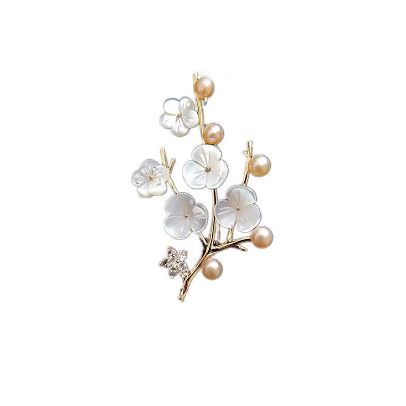 Charming Pearl Piece for Any Occasion