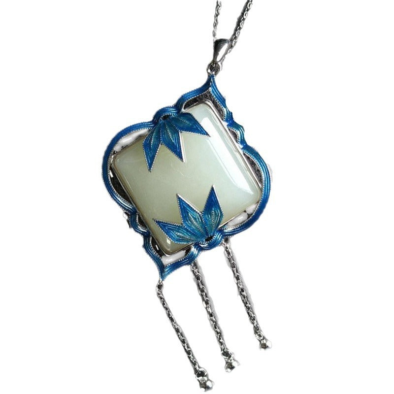 Classic Silver Pendant with Timeless Appeal