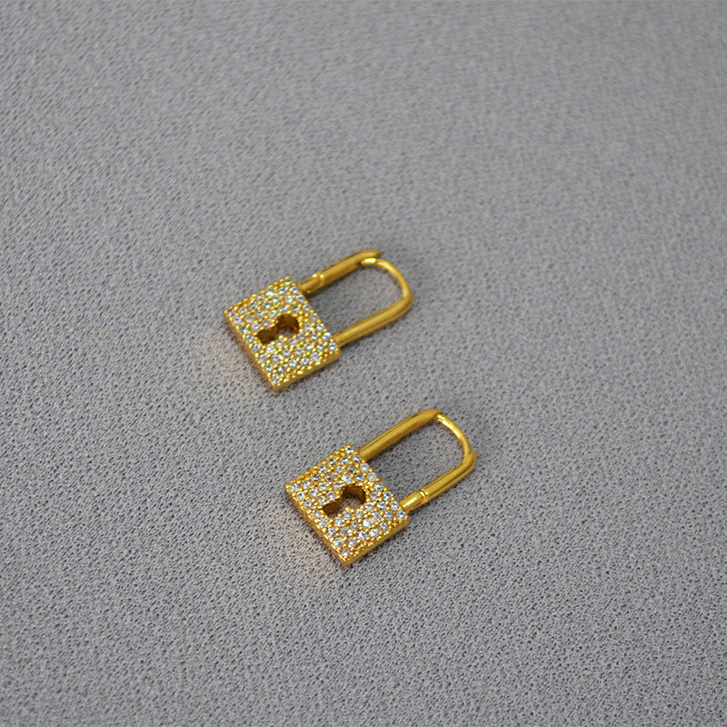 Beautiful Gold Earring with Unique Style