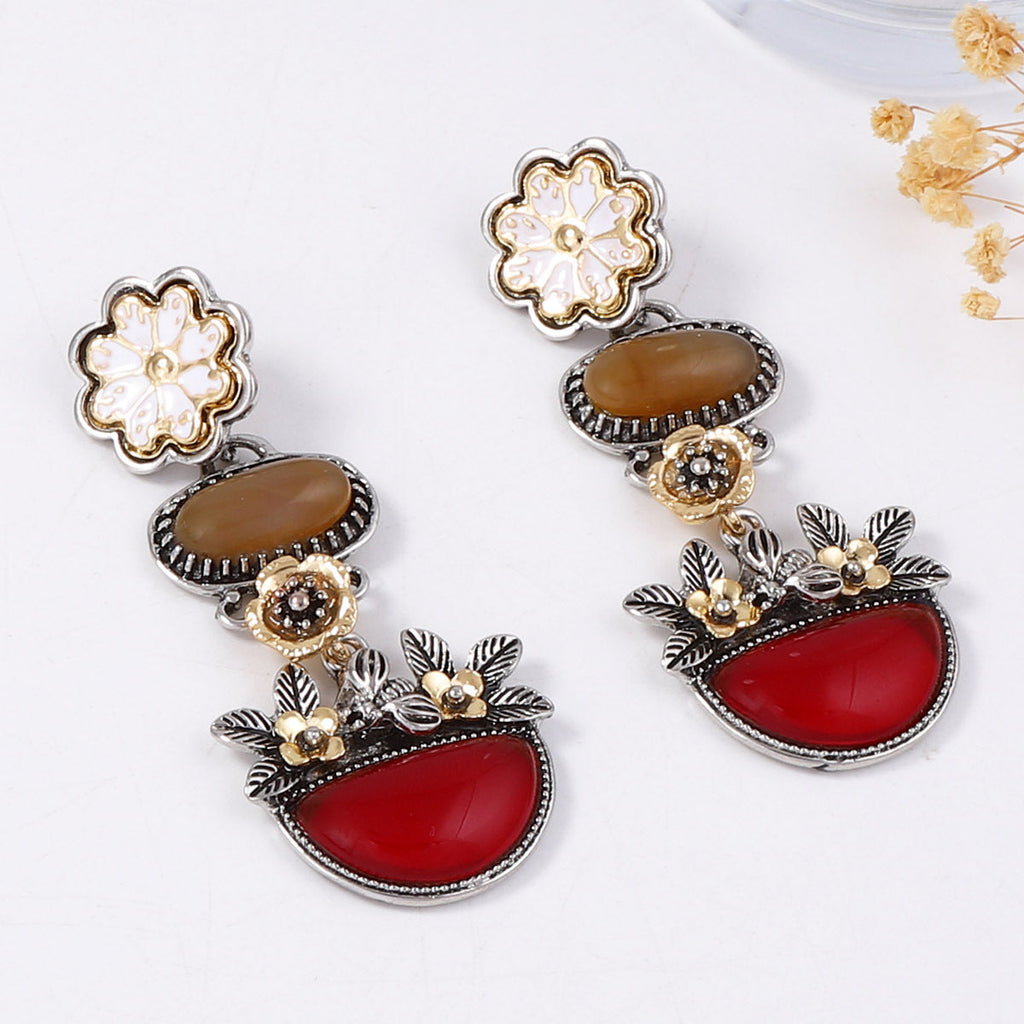 Charming Piece for Any Occasion