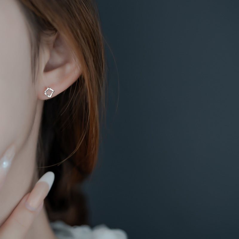 Charming Earring for Any Occasion