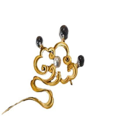 Beautiful Gold Piece with Unique Style